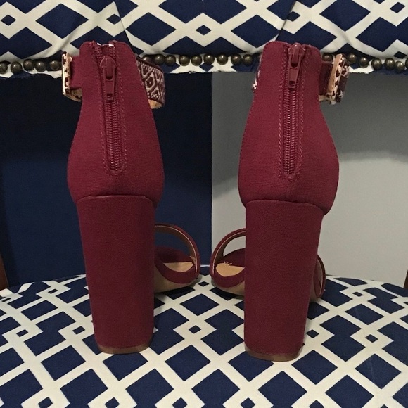 Maroon white burgundy aztec canvas ankle strap chunky sandal heels Sz 10 - Picture 4 of 5